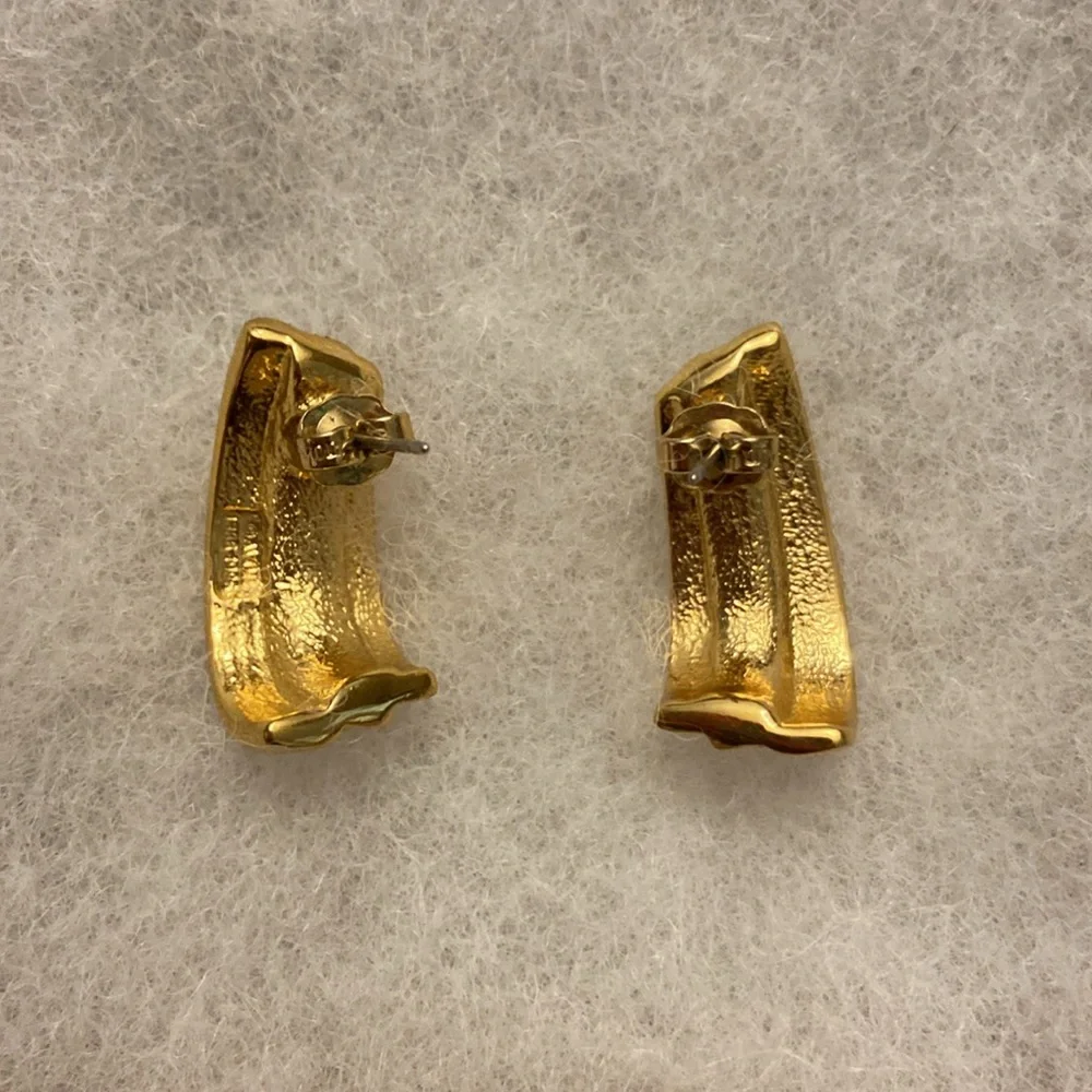 Vintage AVON 100th Anniversary (1886 -1986 Gold Tone curved stud earrings